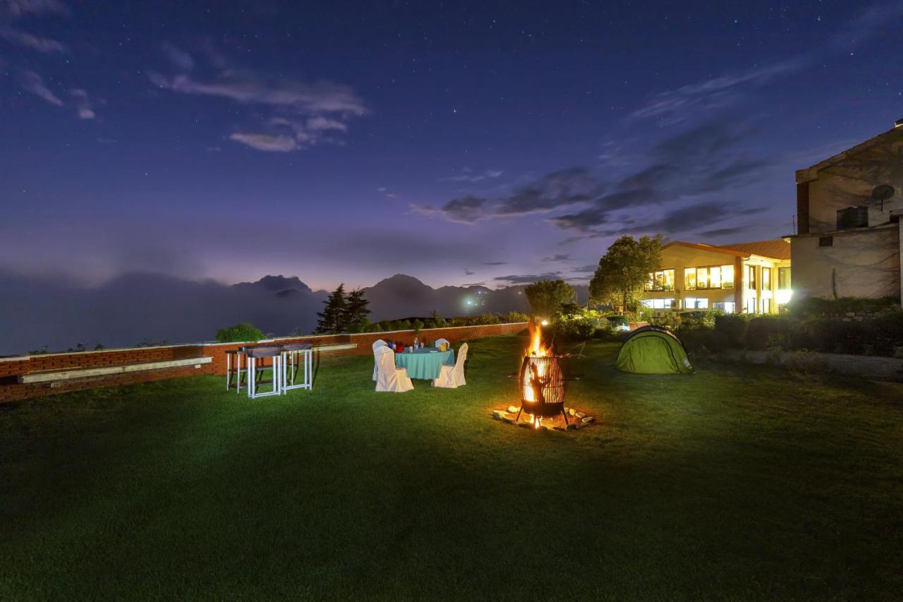 Club Mahindra Kanatal Kültér fotó
